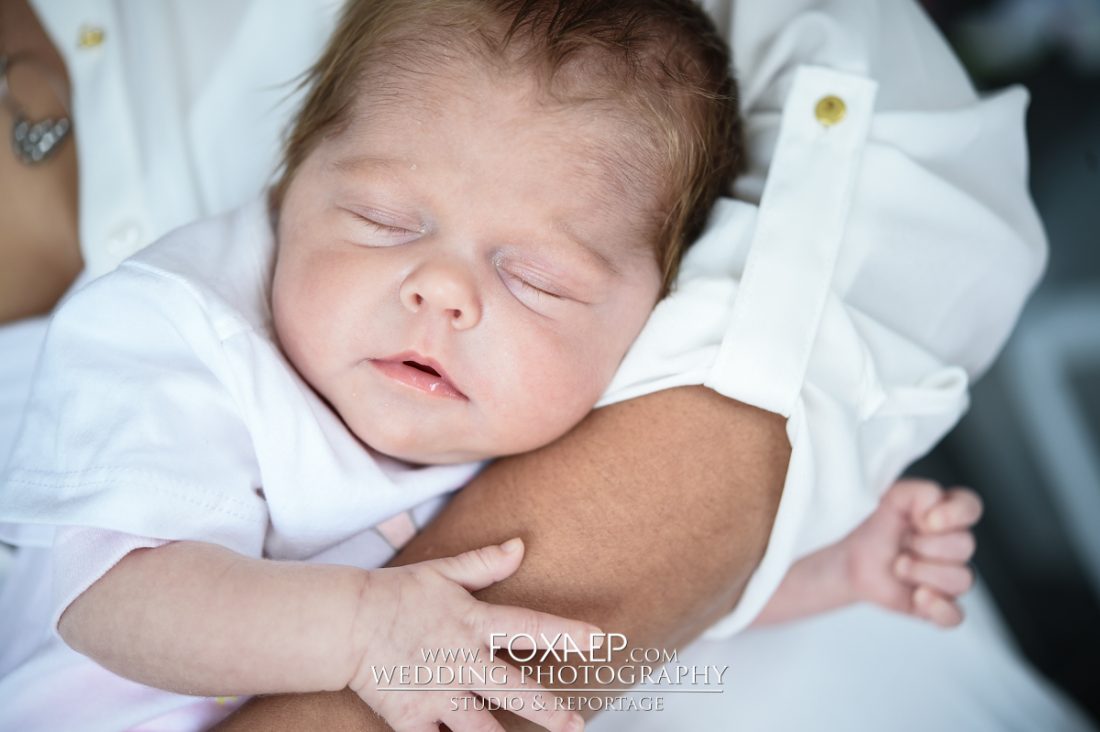 Emy ! Un bébé, un nouveau né.. Une jolie poupée ! — FOXAEP, photographe Bourgogne